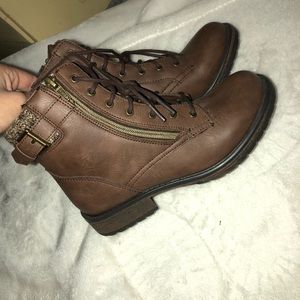 Combat boots size 4